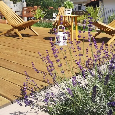 Makis Nest アパートホテル ブアブロウ