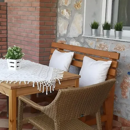 アパートホテル Makis Nest 3*