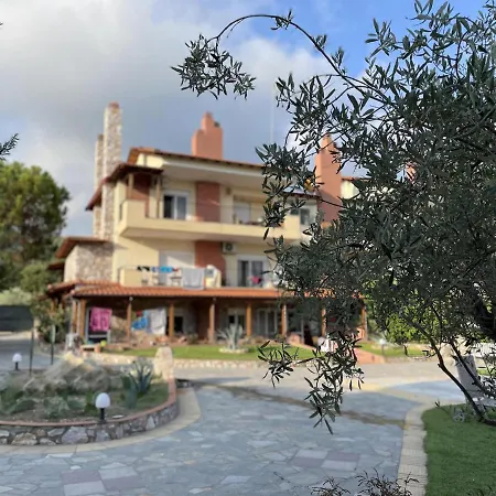 アパートホテル Makis Nest