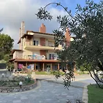 Aparthotel Makis Nest