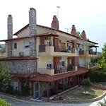 Makis Nest Aparthotel Vourvourou