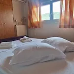 Makis Nest Aparthotel 3*