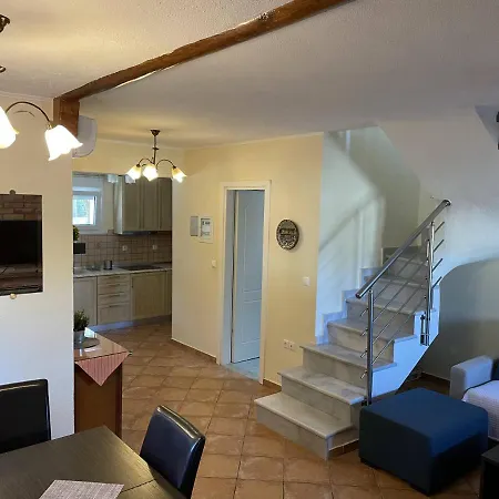 公寓式酒店 Makis Nest