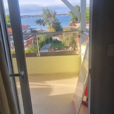 Hotel apartamentowy Makis Nest