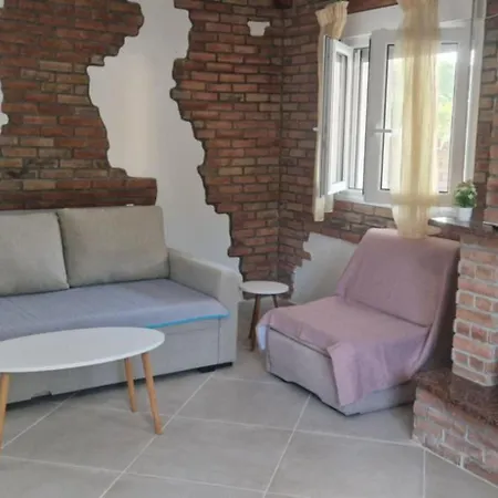 Makis Nest 沃尔沃罗