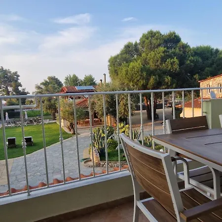 公寓式酒店 Makis Nest 3*