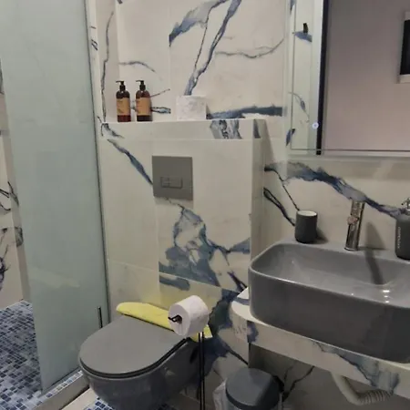 Makis Nest 沃尔沃罗