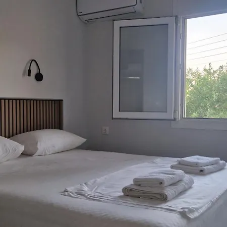 Makis Nest 沃尔沃罗