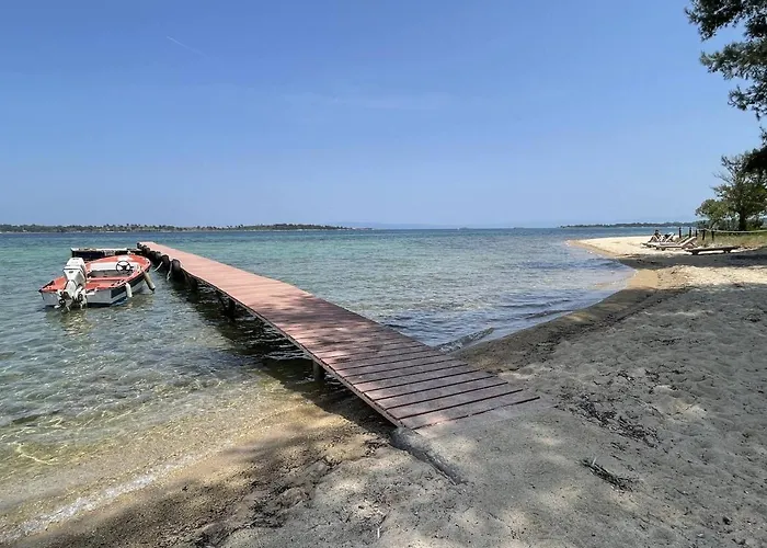 Aparthotel Makis Nest