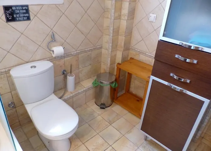 Makis Nest Vourvourou