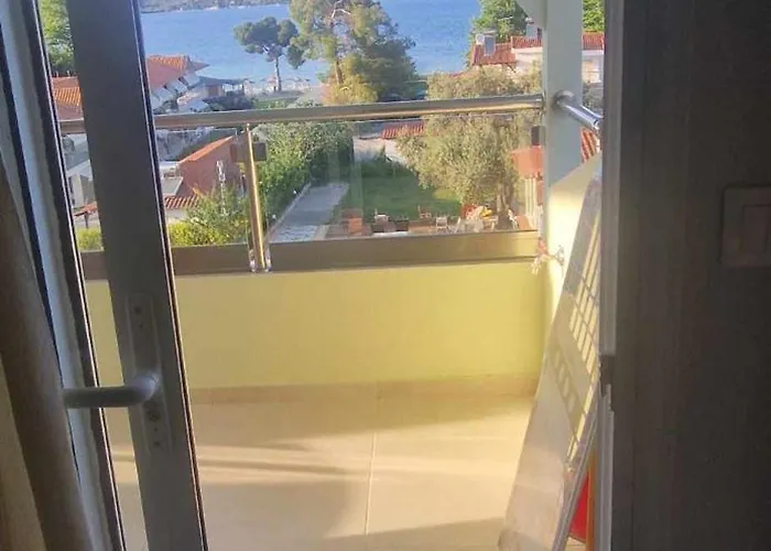 Aparthotel Makis Nest