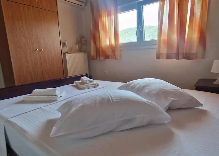 Makis Nest Aparthotel 3*