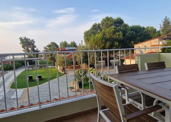 Aparthotel Makis Nest 3*