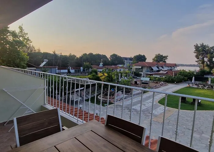 Makis Nest 3* Vourvourou