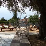 Makis Nest Vurvurú