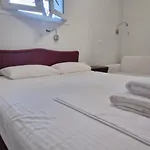 Apartmanhotel Makis Nest 3*