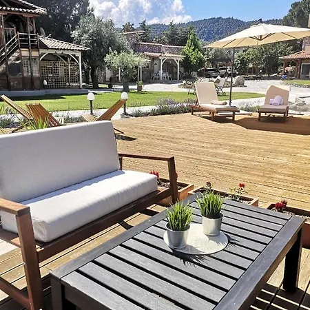 Makis Nest Aparthotel