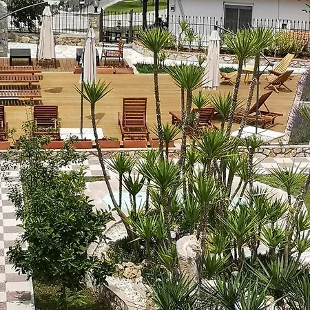 Makis Nest וורוורו