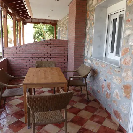 Makis Nest וורוורו