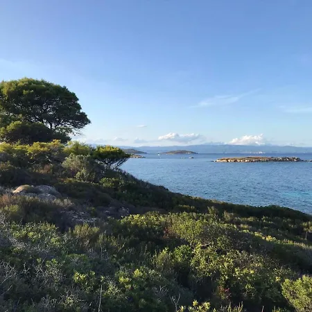 מלון דירות Makis Nest 3*