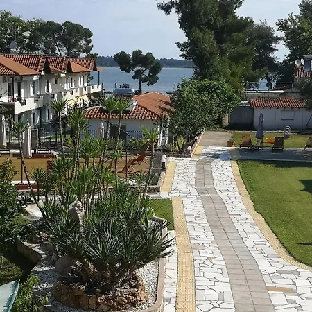 Makis Nest Aparthotel Vourvourou