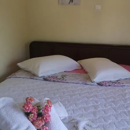 Makis Nest Aparthotel