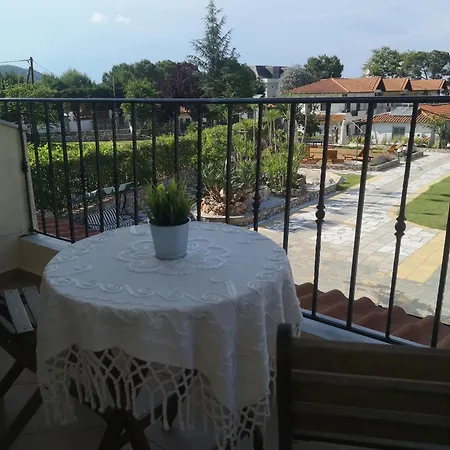 Aparthotel Makis Nest