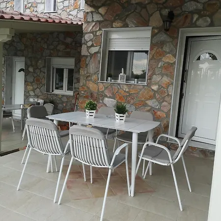 Aparthotel Makis Nest *