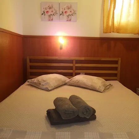 Makis Nest Aparthotel *