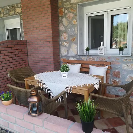 Aparthotel Makis Nest