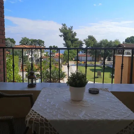 Aparthotel Makis Nest *