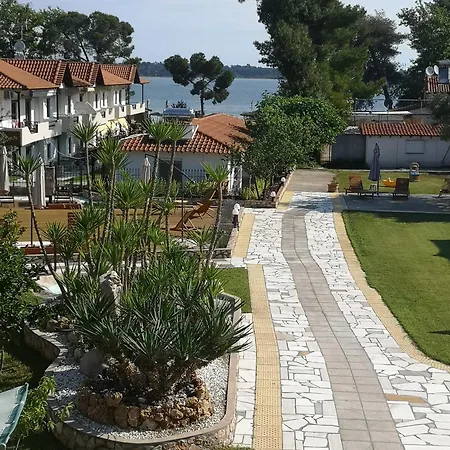 Aparthotel Makis Nest