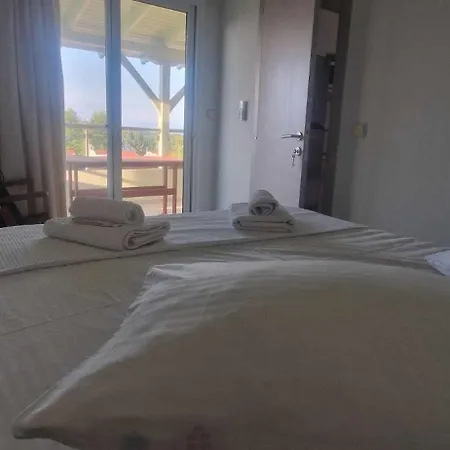 Makis Nest Aparthotel Vourvourou