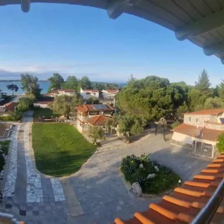 Makis Nest Aparthotel Vourvourou