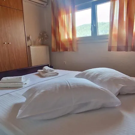 Makis Nest Aparthotel 3*