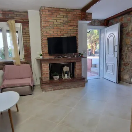 Makis Nest Aparthotel Vourvourou