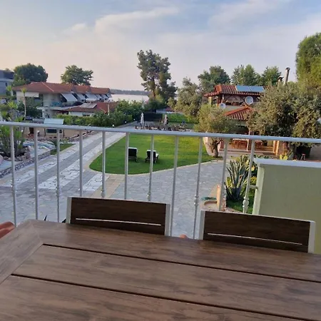 Makis Nest Aparthotel Vourvourou