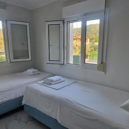 Makis Nest Aparthotel Vourvourou