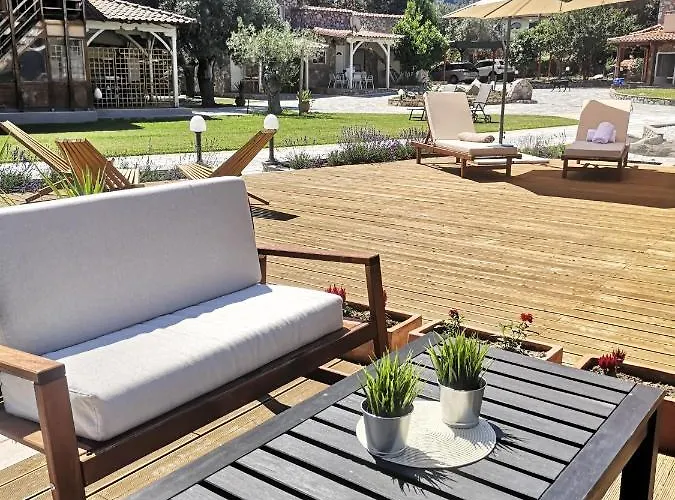 Makis Nest Aparthotel