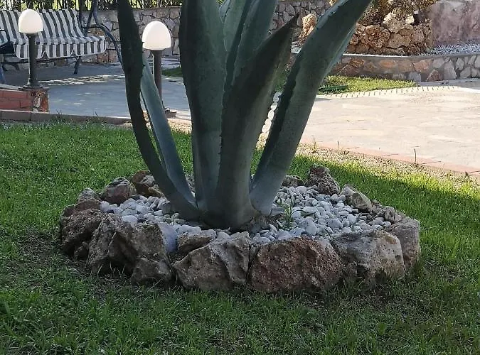 Makis Nest Aparthotel 3*