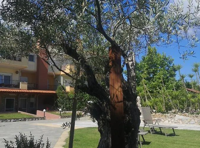 Makis Nest Aparthotel Vourvourou