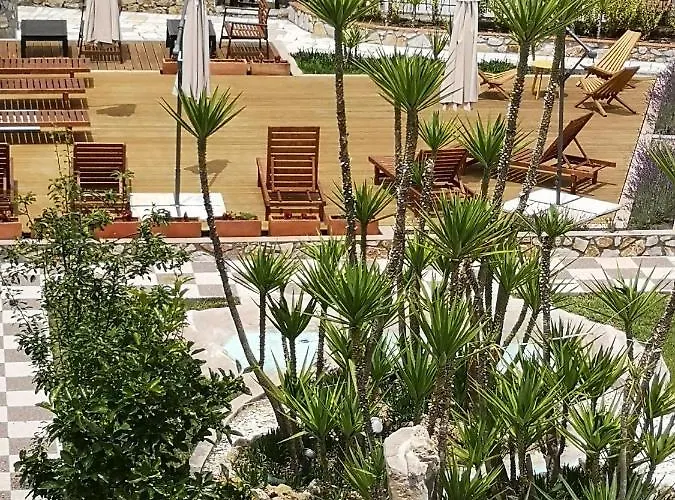 Makis Nest Vourvourou