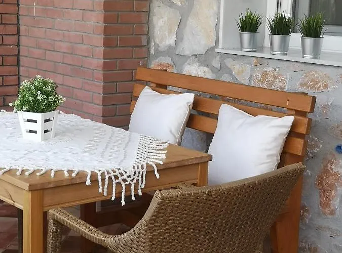 Aparthotel Makis Nest 3*