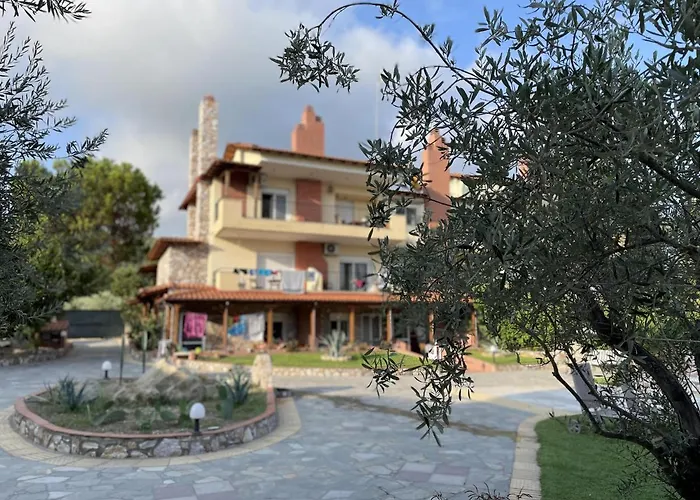 Aparthotel Makis Nest