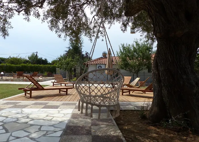 Makis Nest Vourvourou