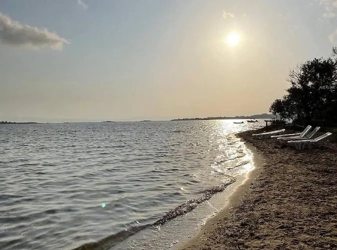 Makis Nest Aparthotel 3*