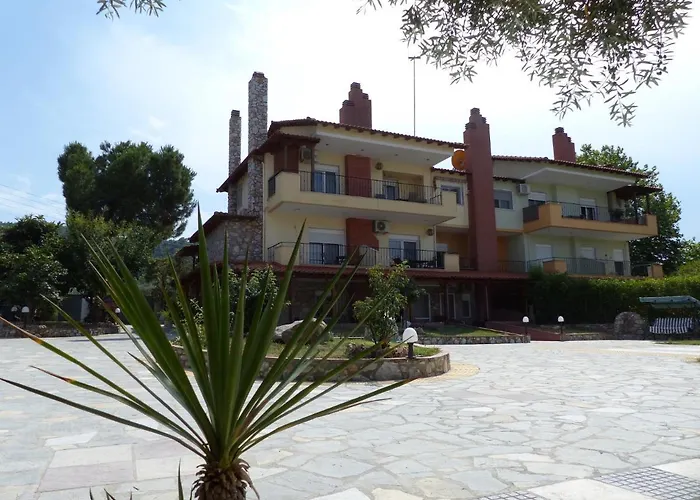 Aparthotel Makis Nest 3*