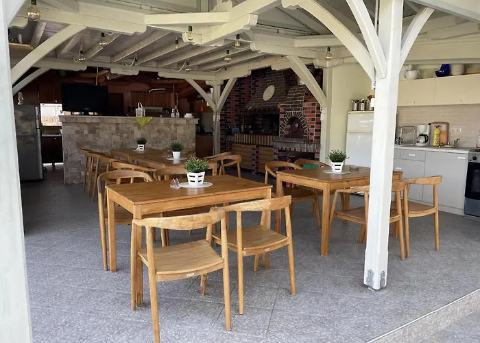 Makis Nest Aparthotel