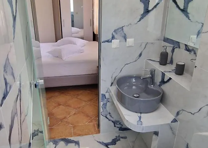 Aparthotel Makis Nest