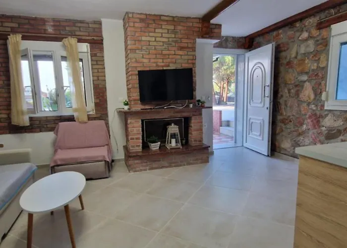 Makis Nest Aparthotel Vourvourou